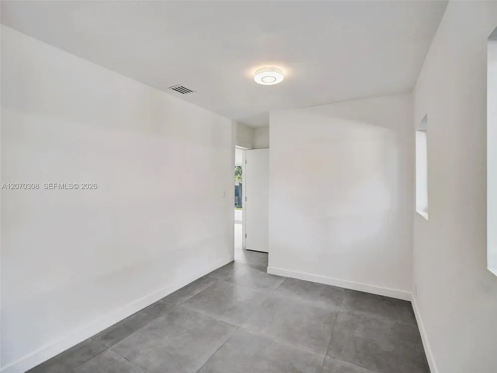 2380 NE 184th Ter North Miami Beach, FL 33160