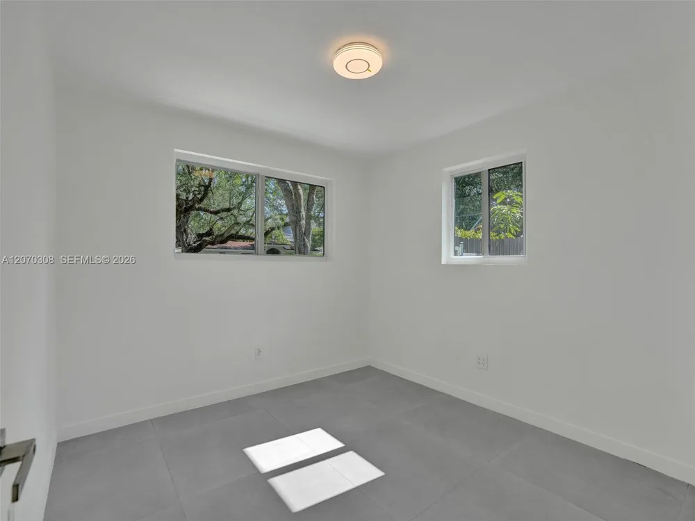 2380 NE 184th Ter North Miami Beach, FL 33160