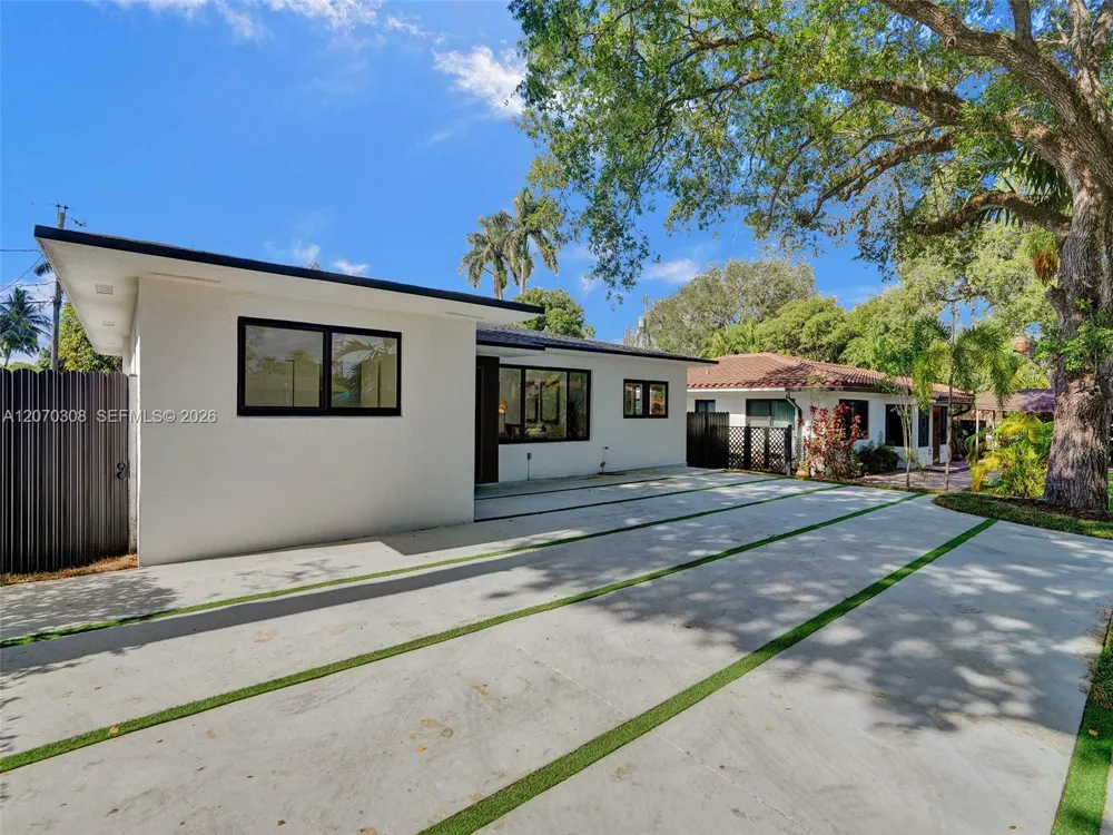2380 NE 184th Ter North Miami Beach, FL 33160