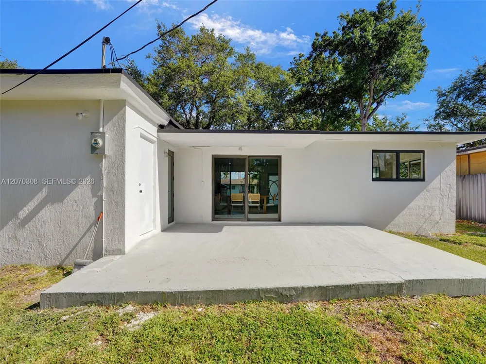2380 NE 184th Ter North Miami Beach, FL 33160