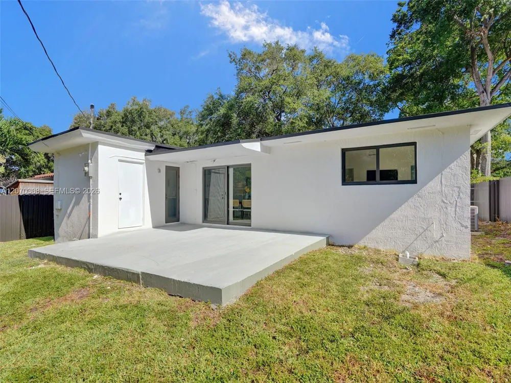 2380 NE 184th Ter North Miami Beach, FL 33160