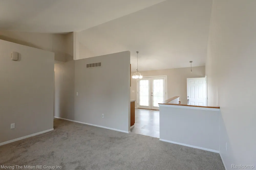16222 Hillsbriar Drive Romulus City, MI 48174