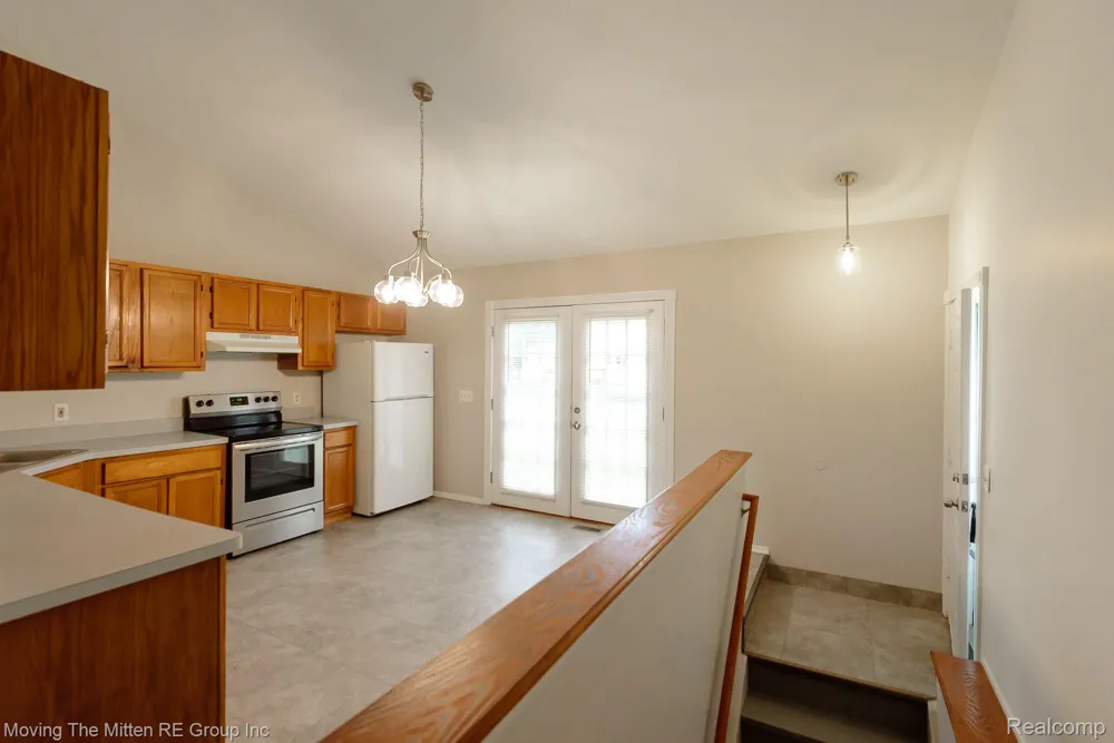 16222 Hillsbriar Drive Romulus City, MI 48174