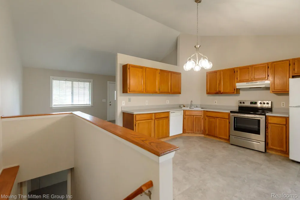 16222 Hillsbriar Drive Romulus City, MI 48174