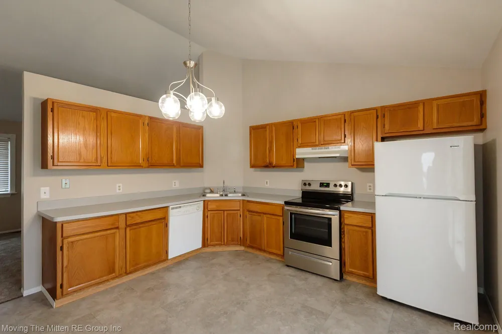 16222 Hillsbriar Drive Romulus City, MI 48174