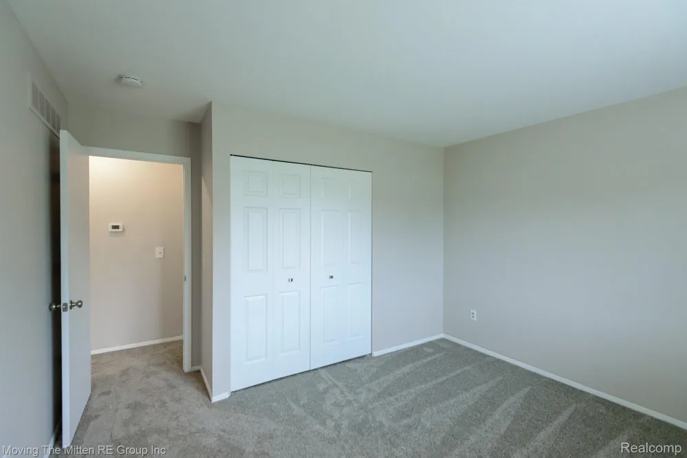 16222 Hillsbriar Drive Romulus City, MI 48174