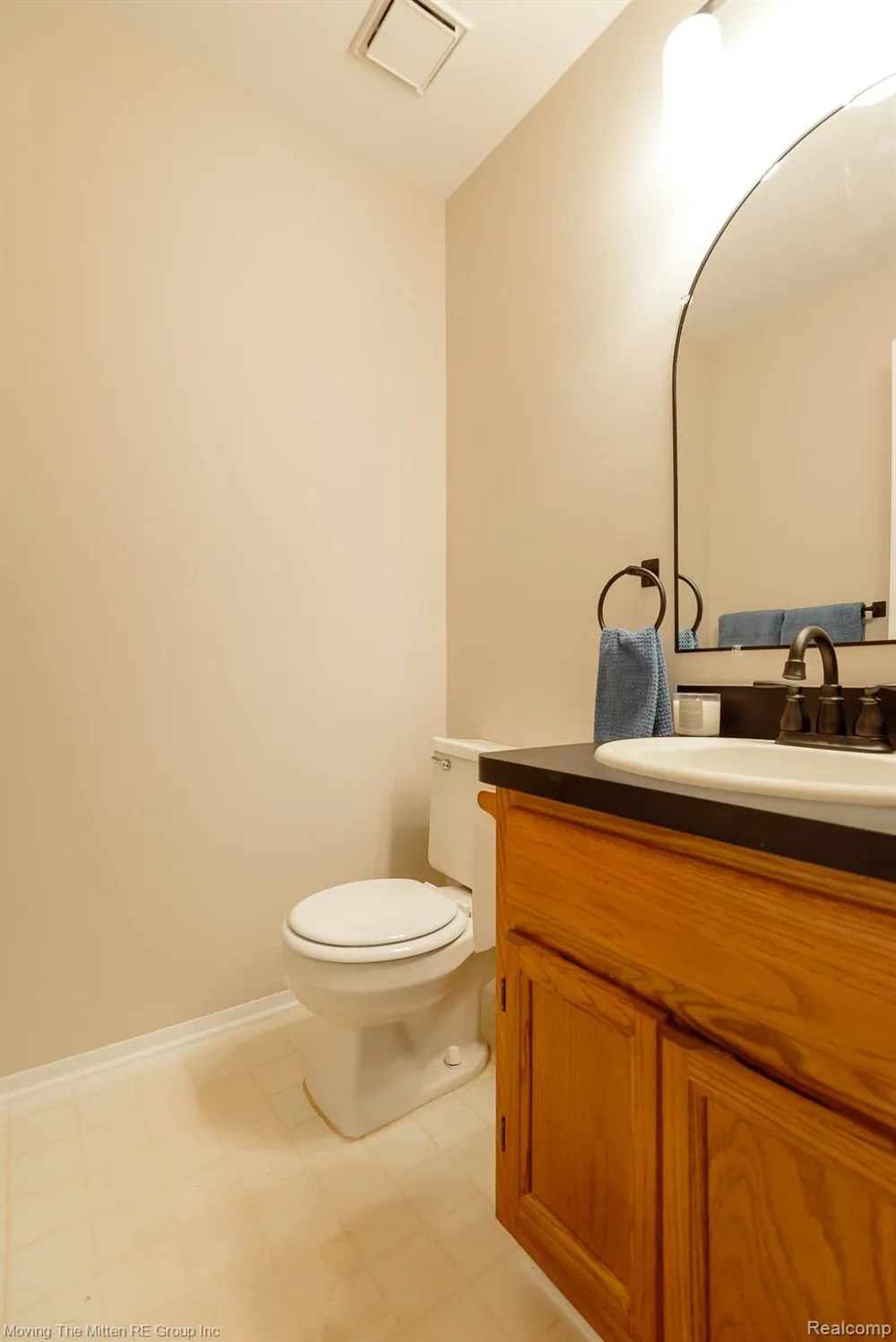 16222 Hillsbriar Drive Romulus City, MI 48174