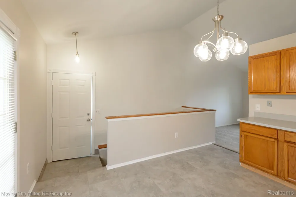 16222 Hillsbriar Drive Romulus City, MI 48174
