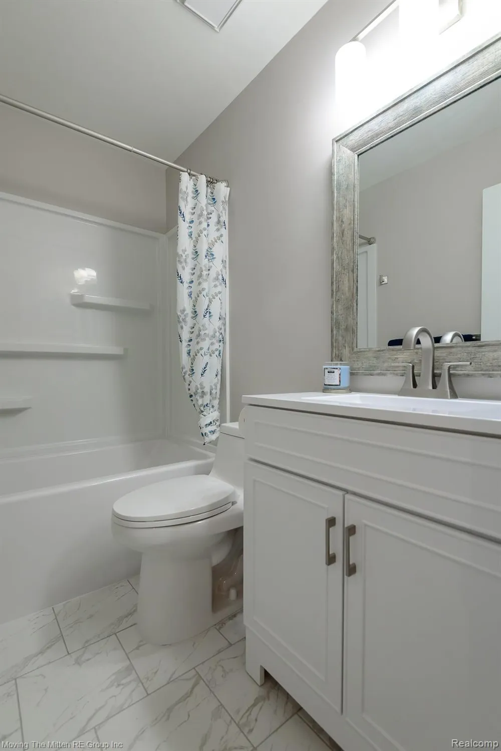 16222 Hillsbriar Drive Romulus City, MI 48174