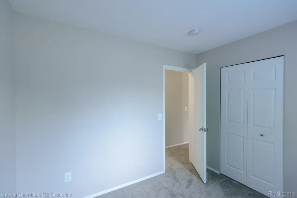 16222 Hillsbriar Drive Romulus City, MI 48174
