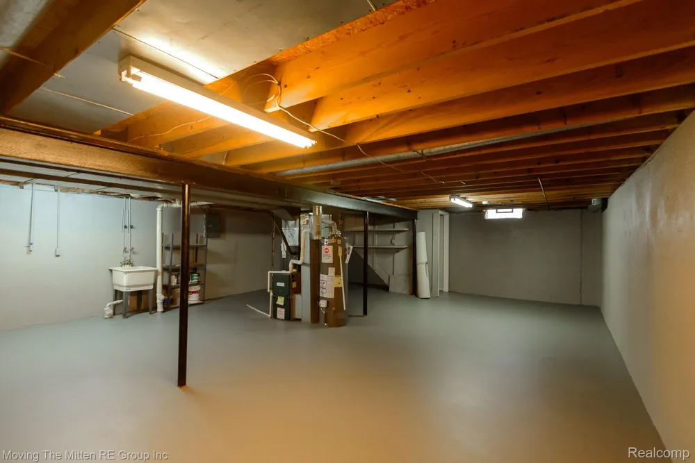 16222 Hillsbriar Drive Romulus City, MI 48174