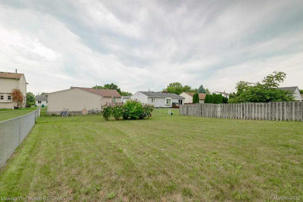 16222 Hillsbriar Drive Romulus City, MI 48174