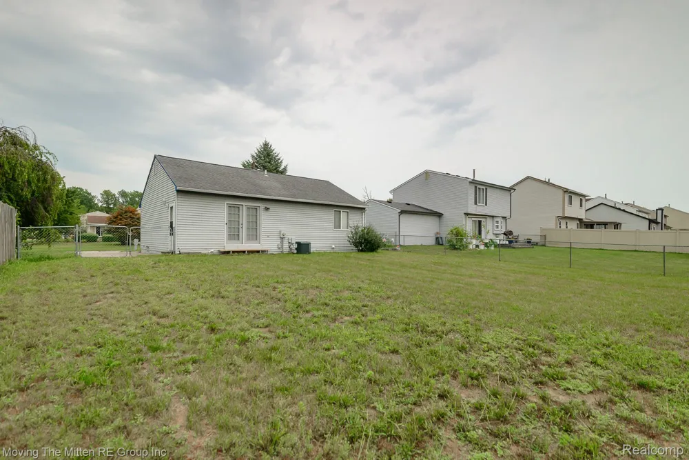 16222 Hillsbriar Drive Romulus City, MI 48174