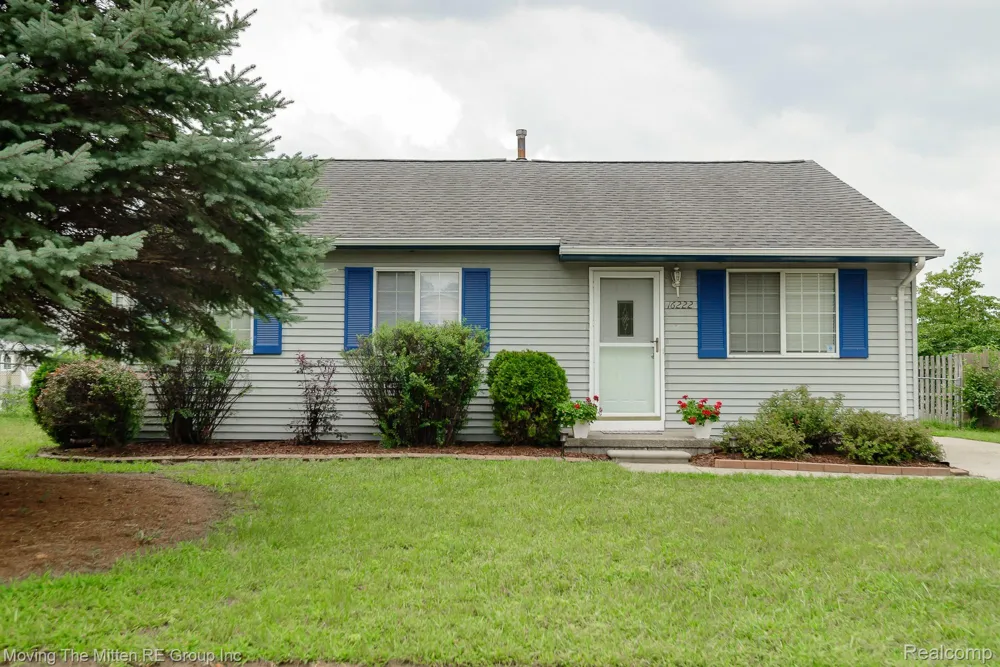 16222 Hillsbriar Drive Romulus City, MI 48174