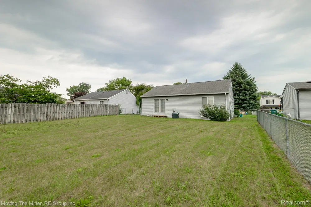 16222 Hillsbriar Drive Romulus City, MI 48174