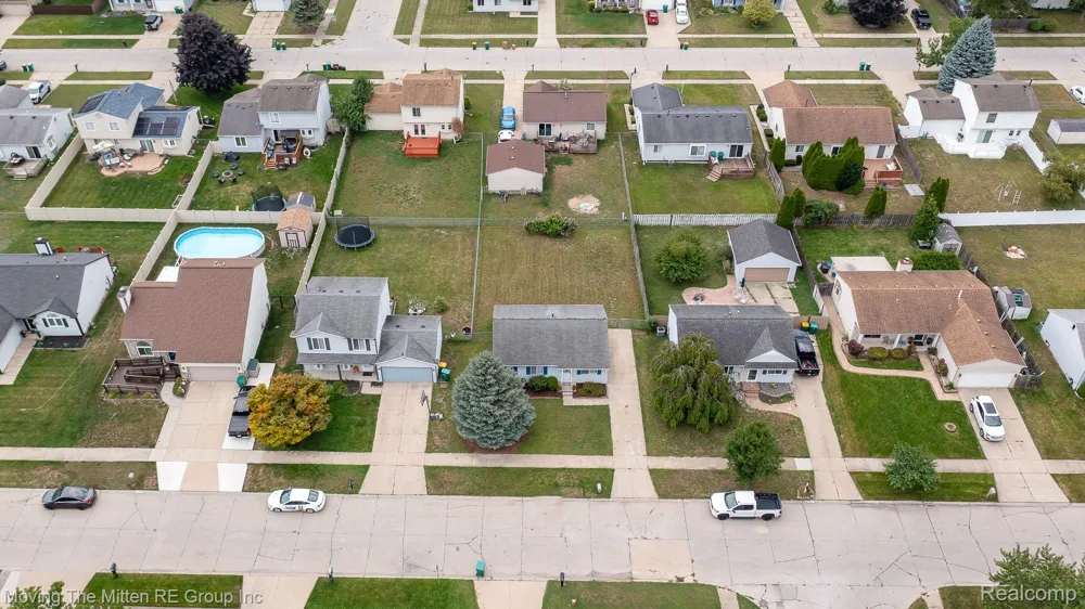 16222 Hillsbriar Drive Romulus City, MI 48174