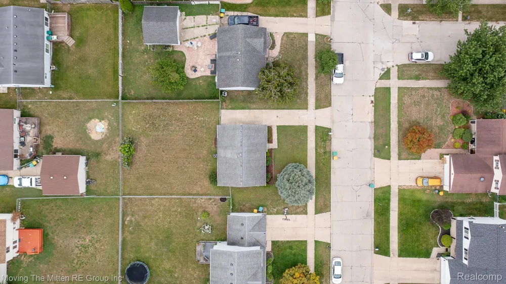 16222 Hillsbriar Drive Romulus City, MI 48174