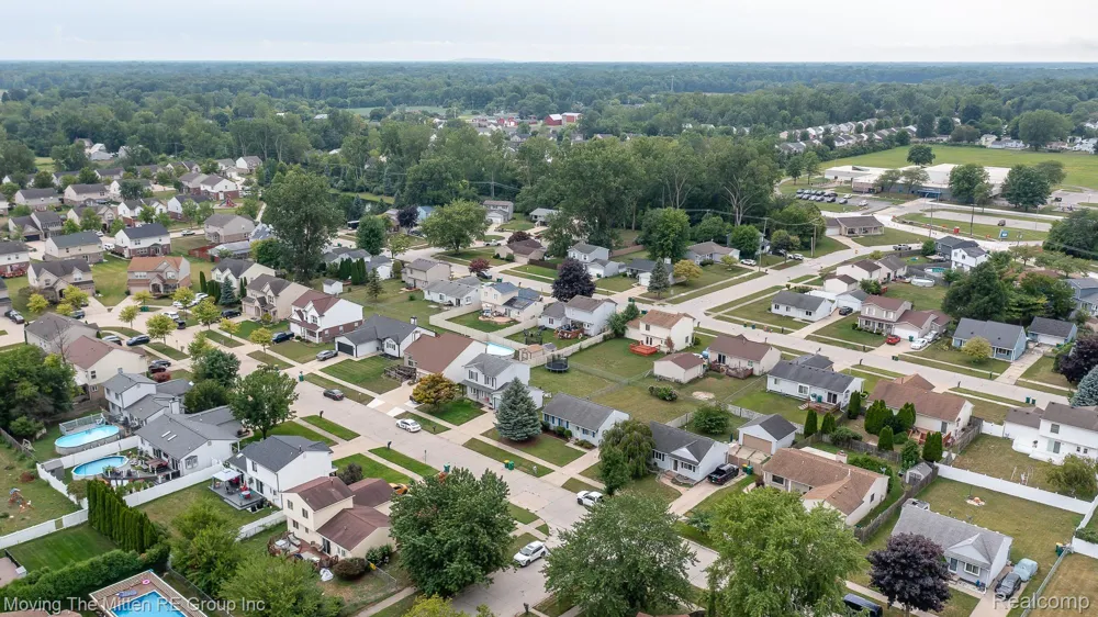 16222 Hillsbriar Drive Romulus City, MI 48174