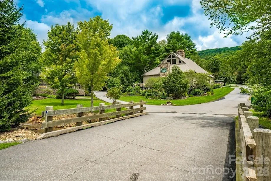 54 Hamlin Lane Mars Hill, NC 28754