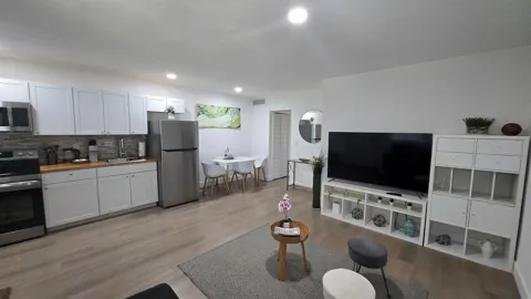 704 NE 8th Street #10