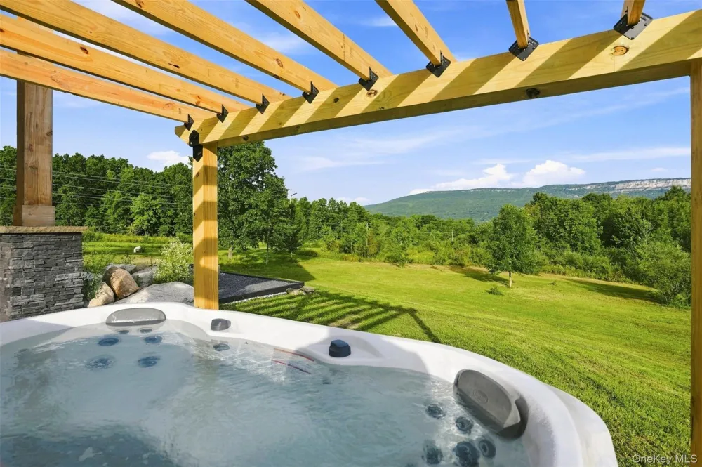 6 Misty Ridge Road Gardiner, NY 12525