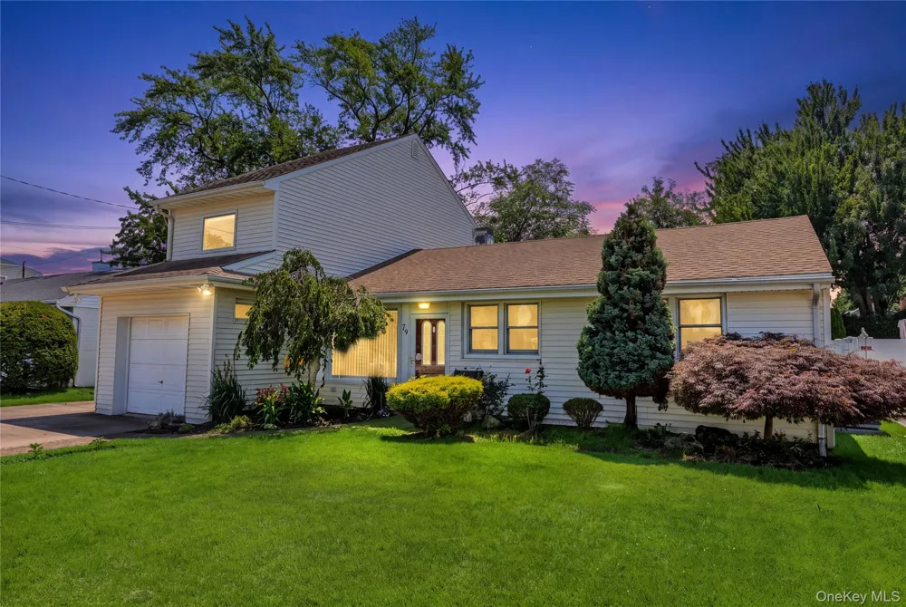 79 Spruce Lane Valley Stream, NY 11581