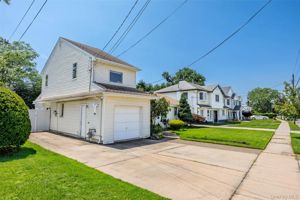 79 Spruce Lane Valley Stream, NY 11581