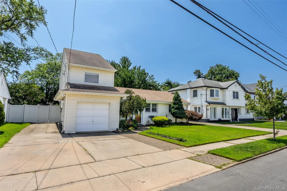 79 Spruce Lane Valley Stream, NY 11581