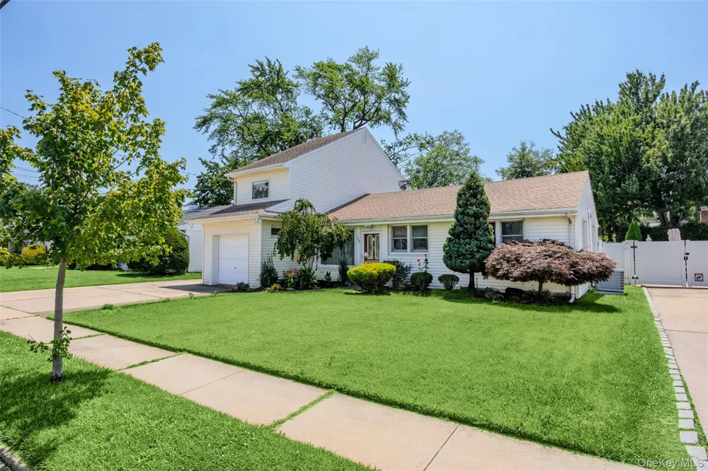 79 Spruce Lane Valley Stream, NY 11581