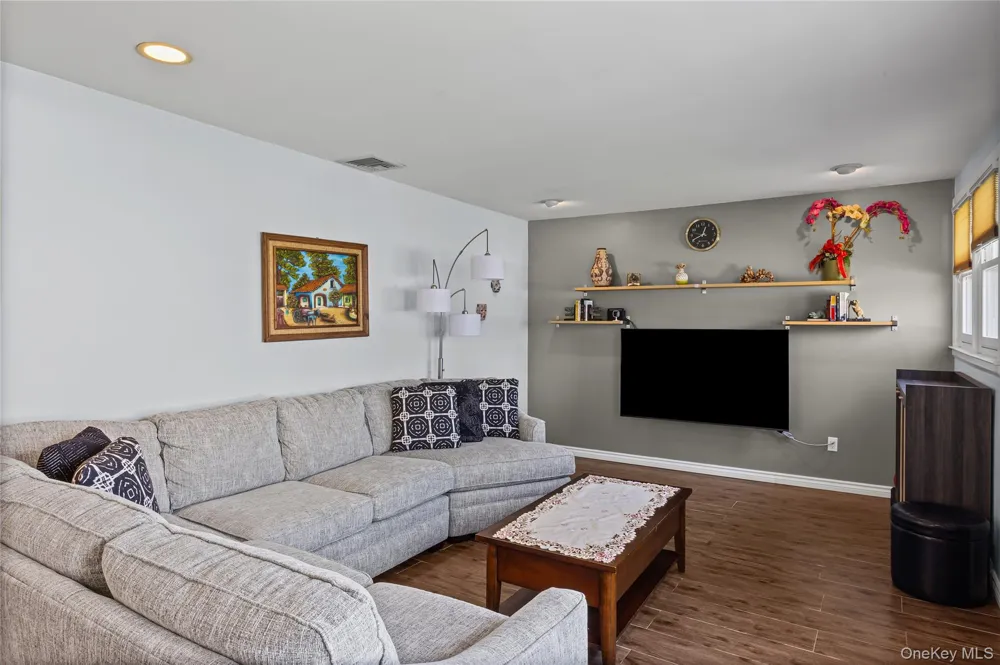 79 Spruce Lane Valley Stream, NY 11581