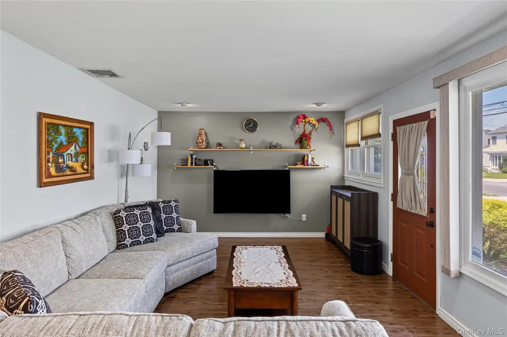 79 Spruce Lane Valley Stream, NY 11581