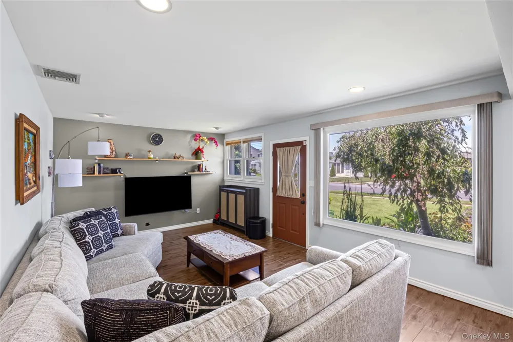 79 Spruce Lane Valley Stream, NY 11581