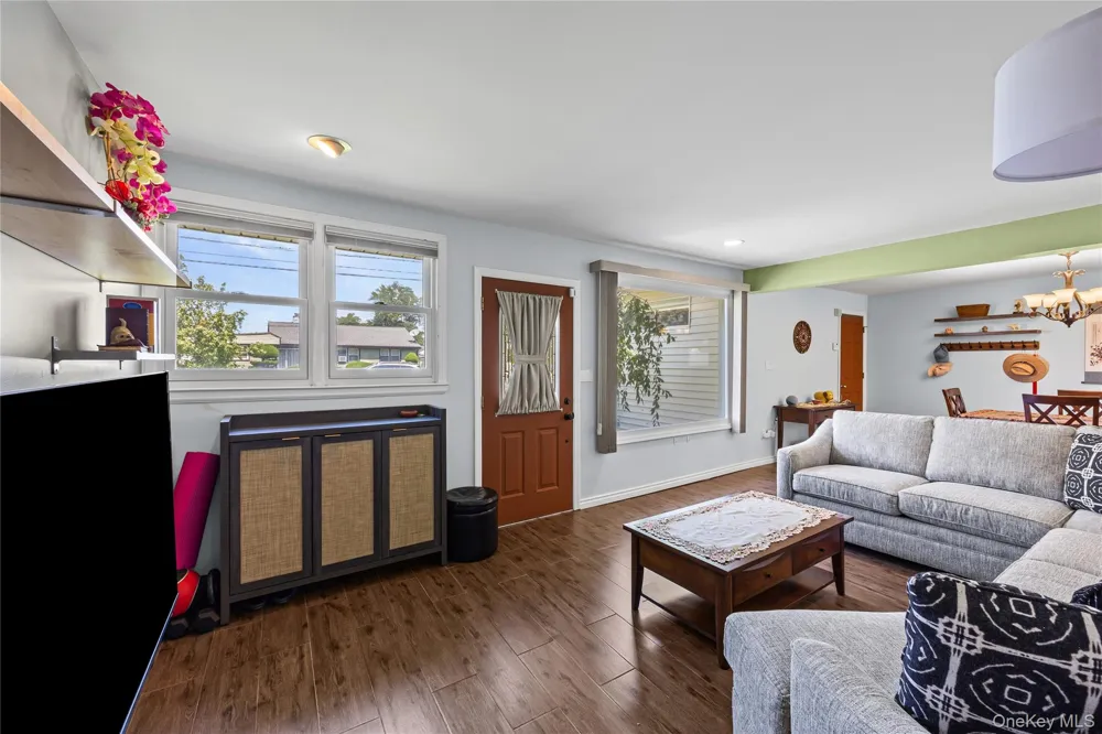79 Spruce Lane Valley Stream, NY 11581