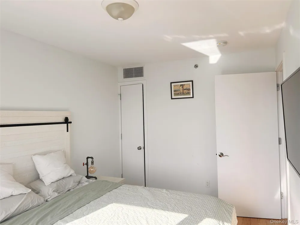 15815 Union Turnpike #402N Fresh Meadows, NY 11366