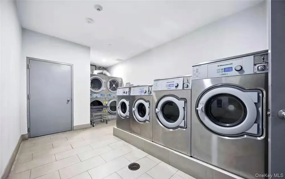 15815 Union Turnpike #402N Fresh Meadows, NY 11366