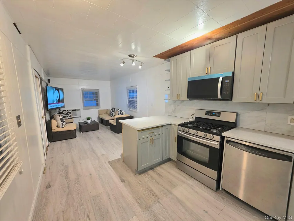 525 Riverleigh Ave #C7 Riverhead, NY 11901