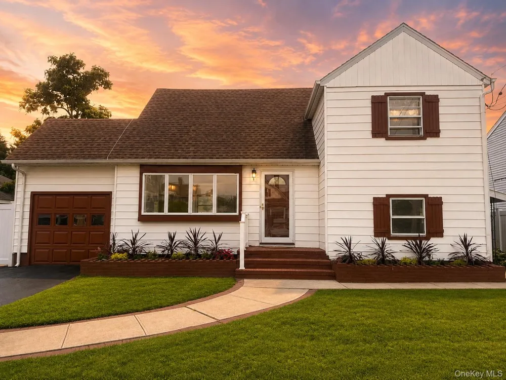 984 Hayes Street Baldwin, NY 11510