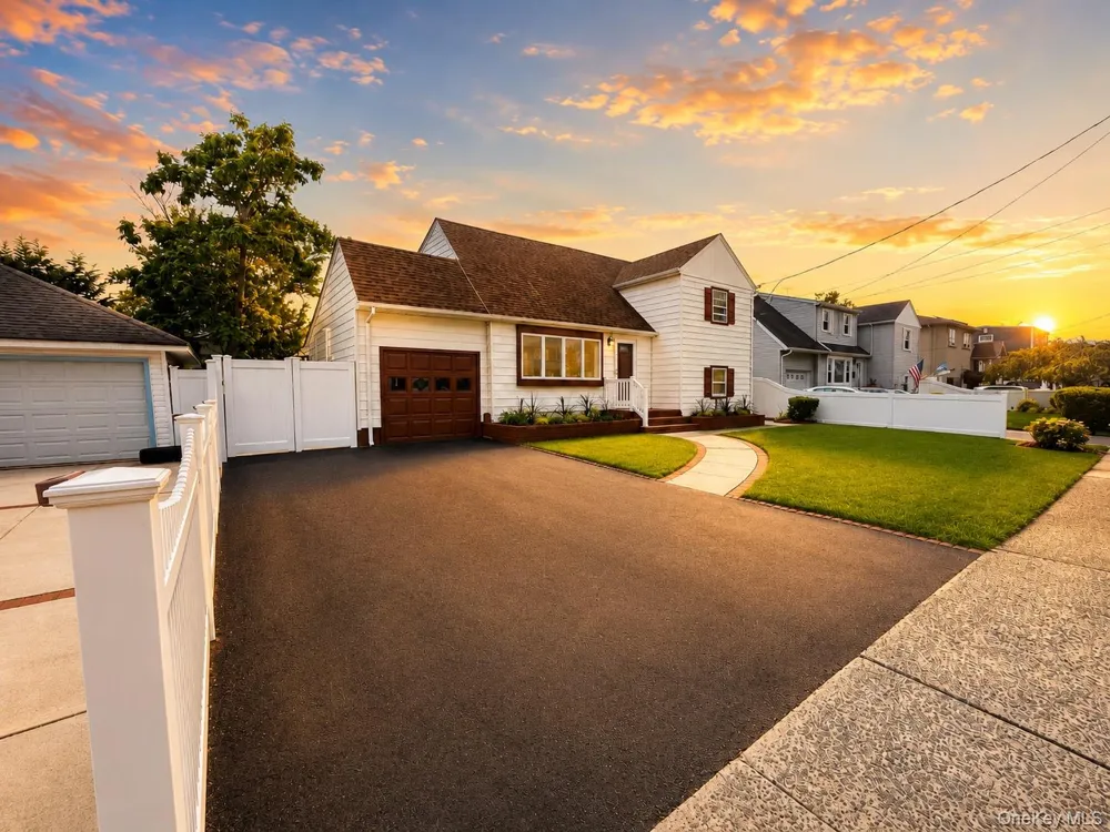 984 Hayes Street Baldwin, NY 11510