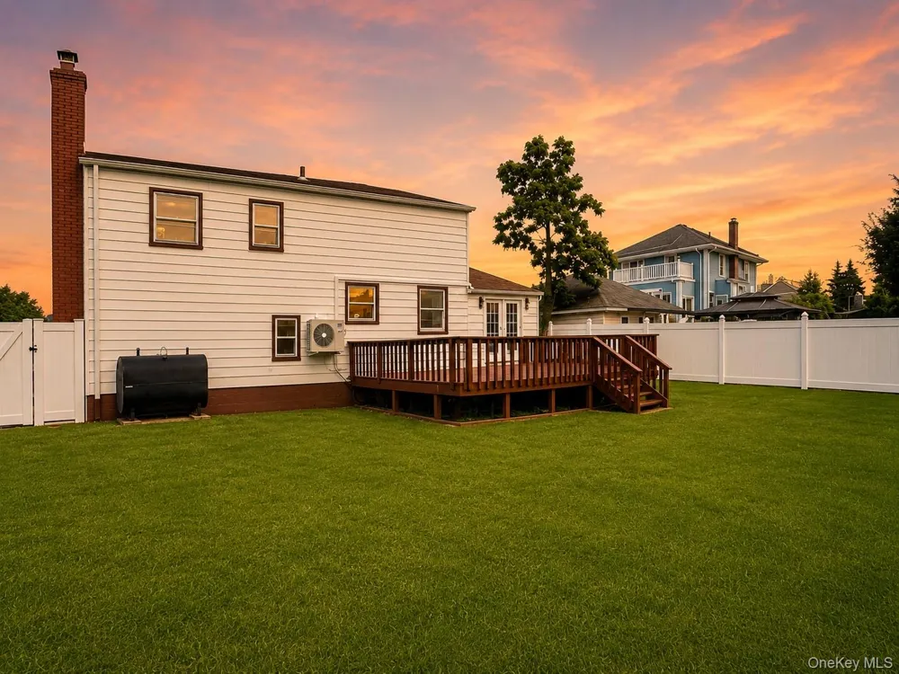 984 Hayes Street Baldwin, NY 11510