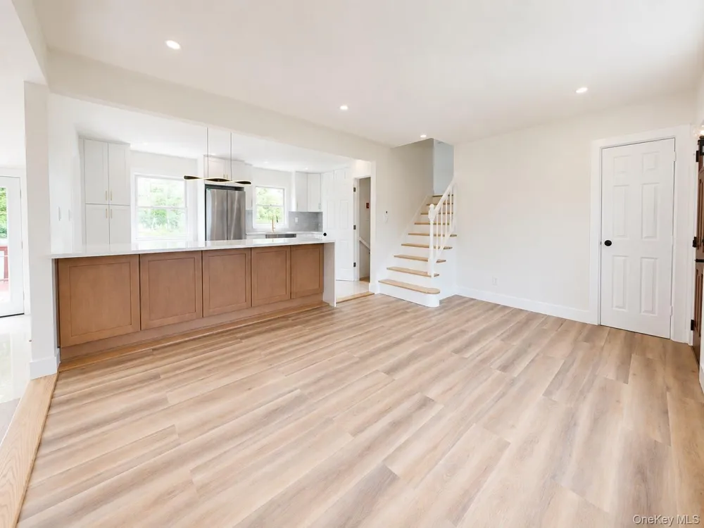 984 Hayes Street Baldwin, NY 11510