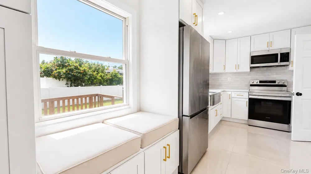 984 Hayes Street Baldwin, NY 11510