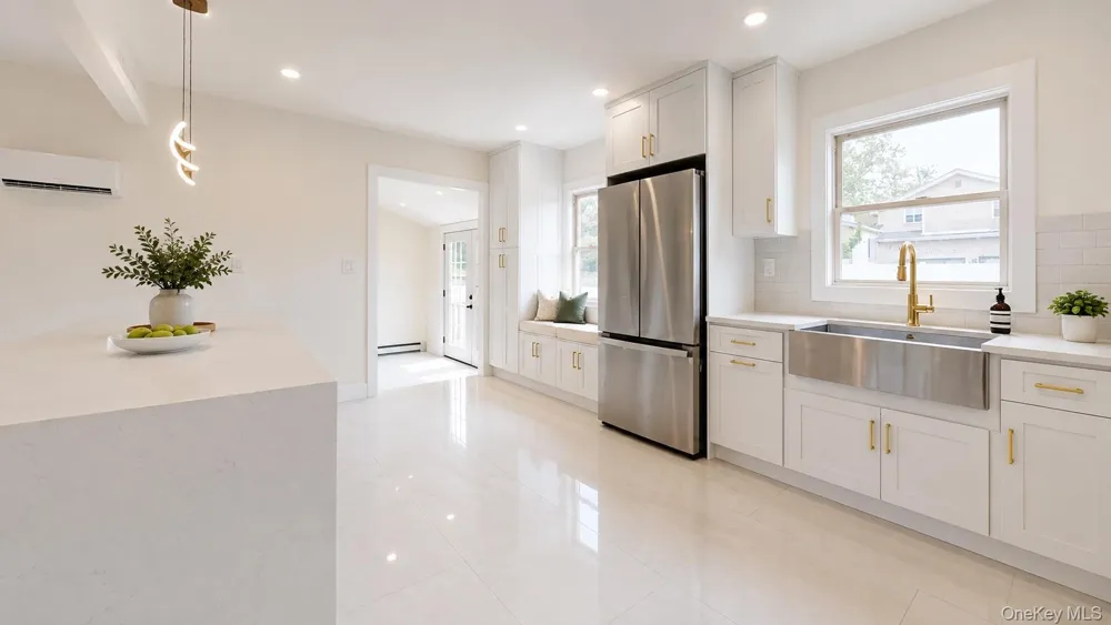 984 Hayes Street Baldwin, NY 11510