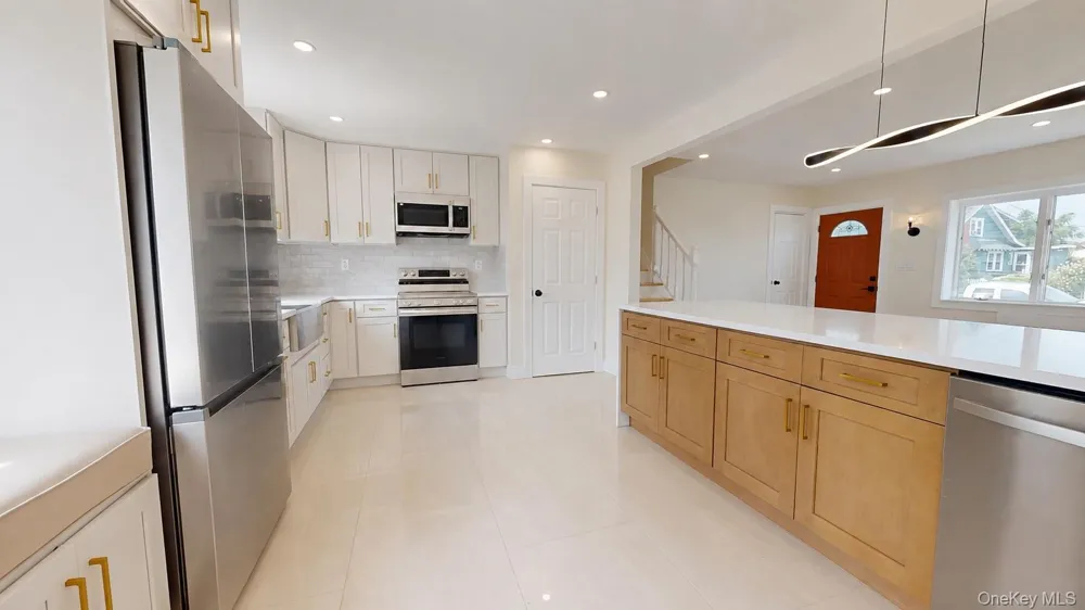 984 Hayes Street Baldwin, NY 11510