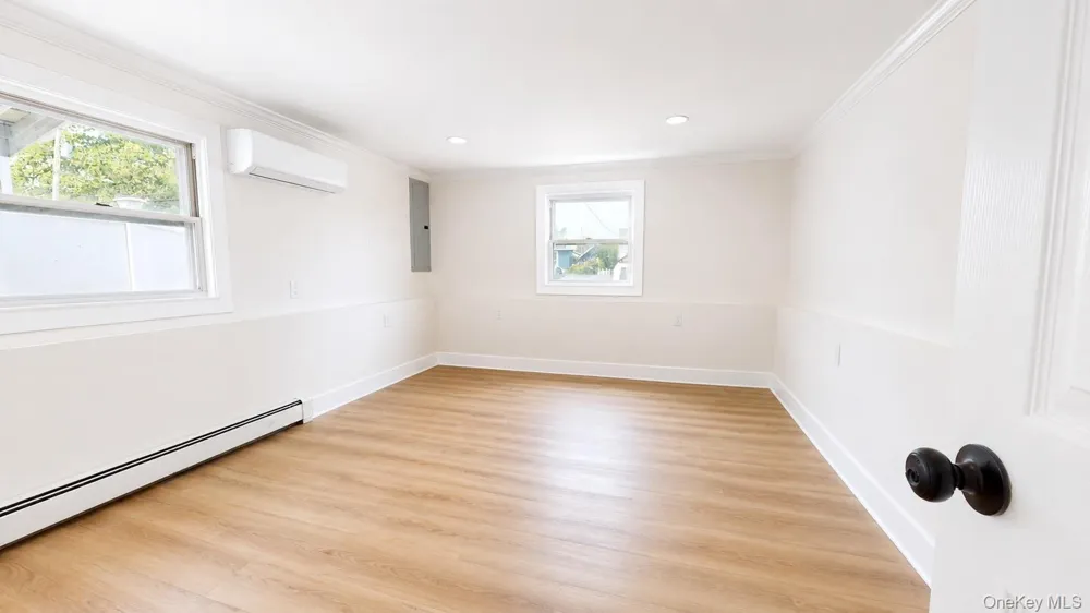 984 Hayes Street Baldwin, NY 11510