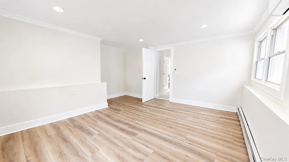 984 Hayes Street Baldwin, NY 11510