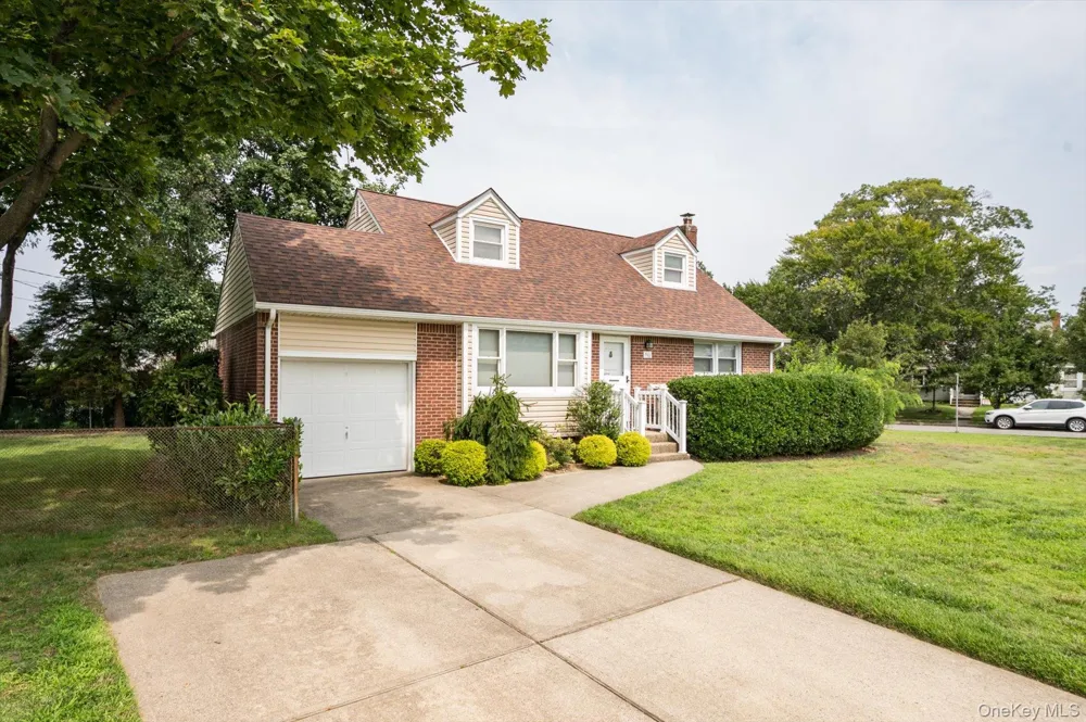 1162 Whitehall Lane Wantagh, NY 11793
