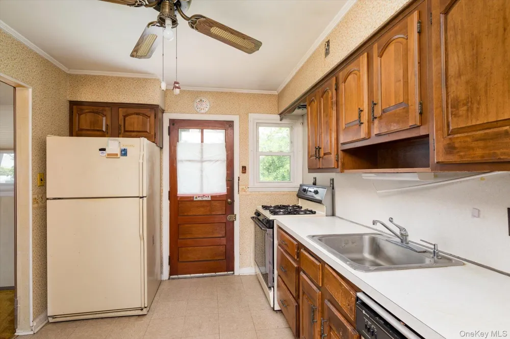 1162 Whitehall Lane Wantagh, NY 11793