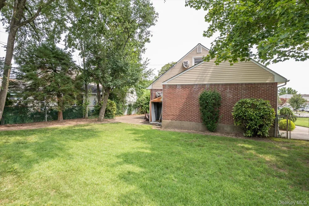 1162 Whitehall Lane Wantagh, NY 11793