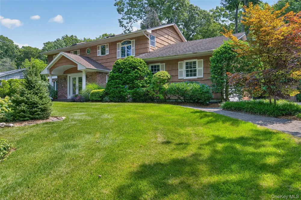 36 Arbor Lane Dix Hills, NY 11746