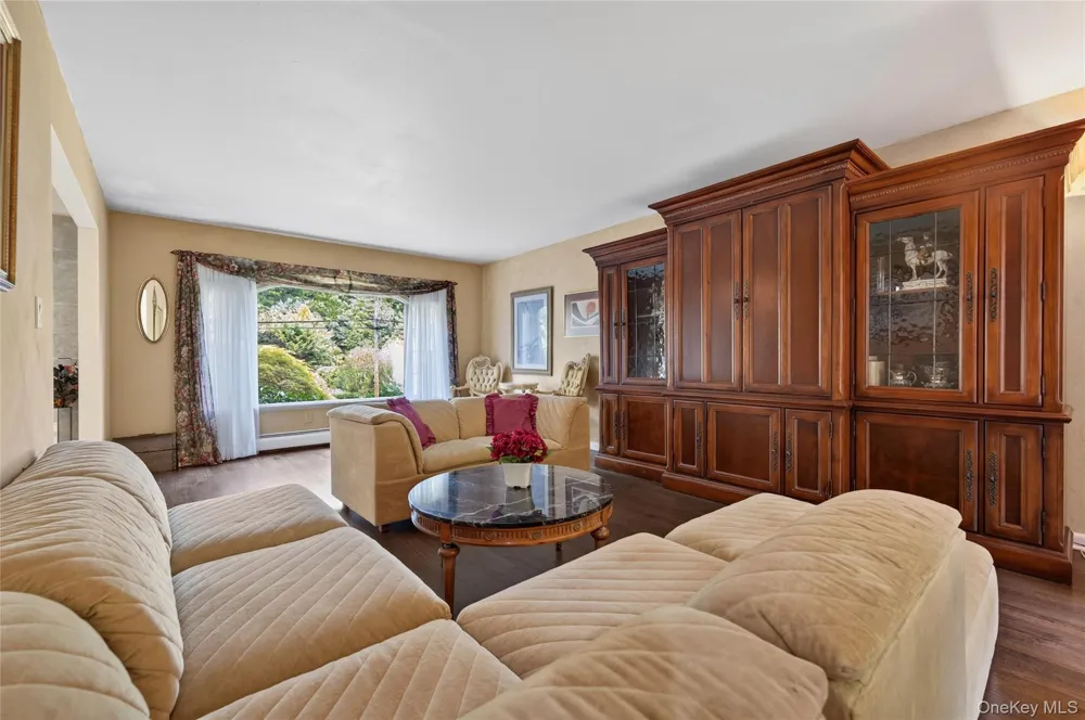 36 Arbor Lane Dix Hills, NY 11746